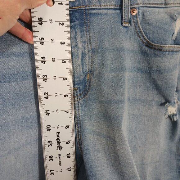 Levi's Signature Mid Rise Denim Jean Shorts, Lt. Wash, Distressed Size 12 - W31 - Picture 12 of 15